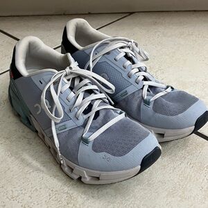 On Cloud Running Sneakers- women’s 8.5